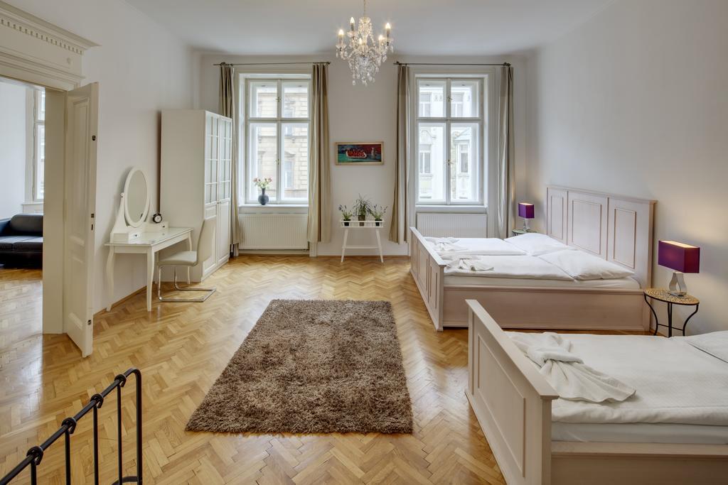 Hotel apartamentowy Old Town Square